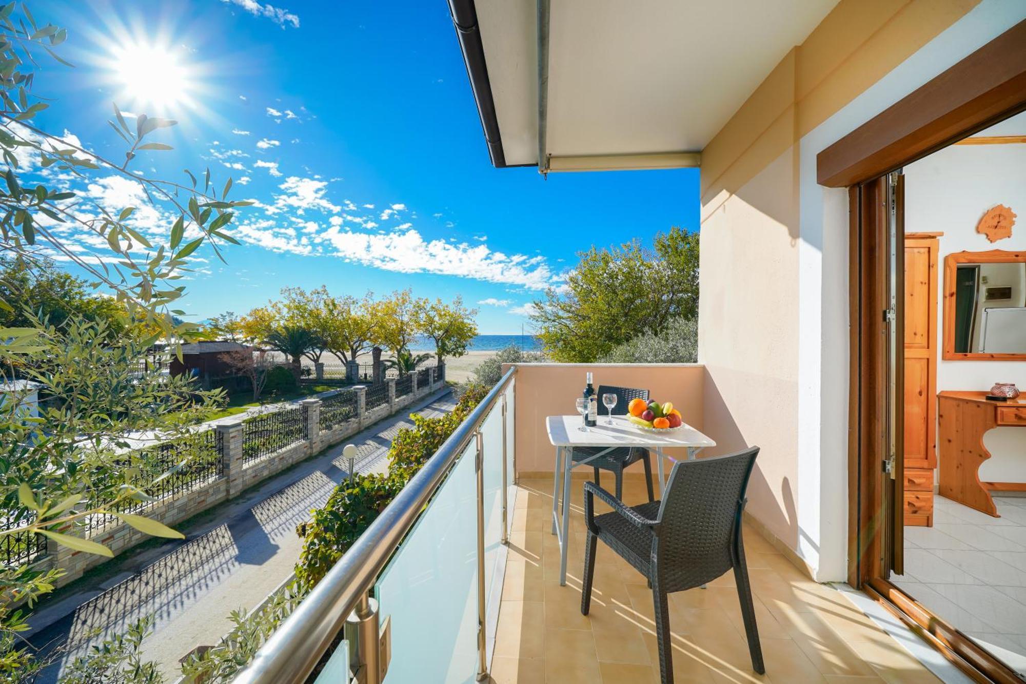 Opalium Beach Front Suites Potos Exterior photo
