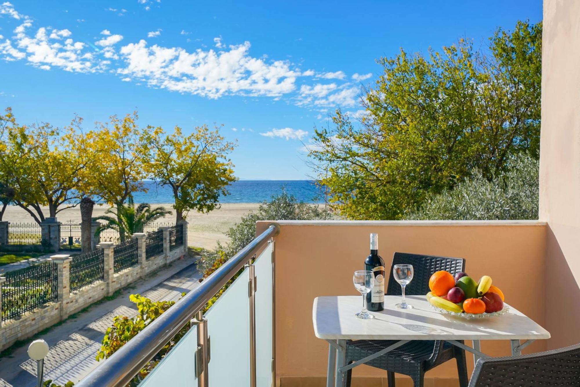 Opalium Beach Front Suites Potos Exterior photo