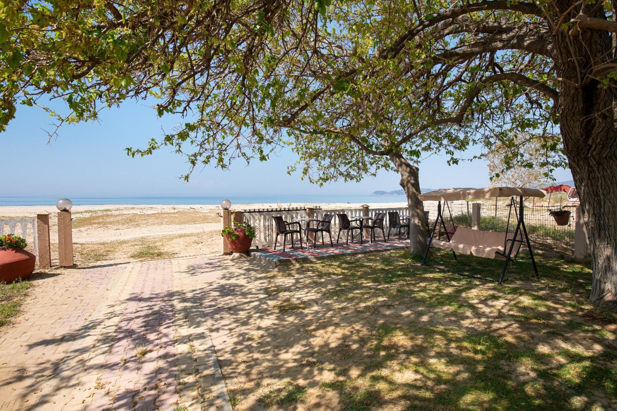 Opalium Beach Front Suites Potos Exterior photo
